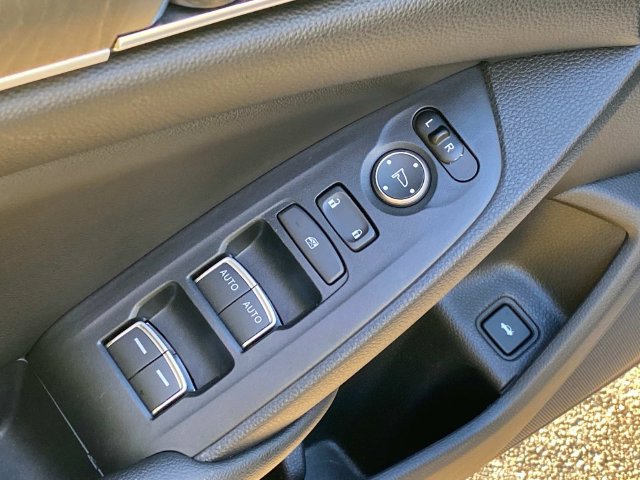 Used 2019 Honda Accord EX image 12