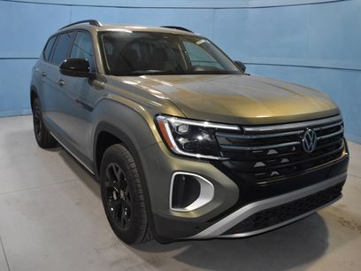 New 2025 Volkswagen Atlas Peak Edition SE