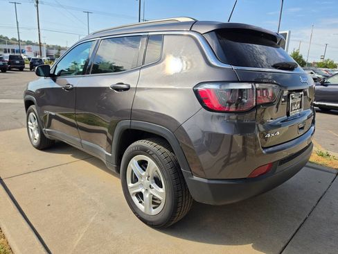 Used 2024 Jeep Compass Latitude AWD/4WD image 7