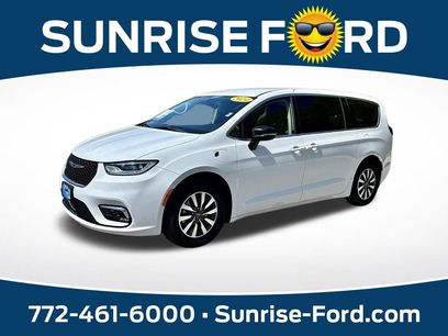 Used 2024 Chrysler Pacifica Limited