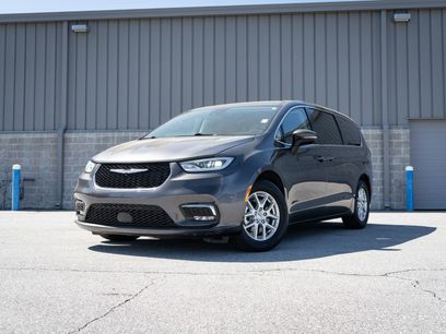 Used 2023 Chrysler Pacifica Touring-L