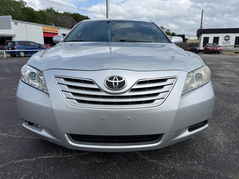 Used 2007 Toyota Camry XLE FWD image 2
