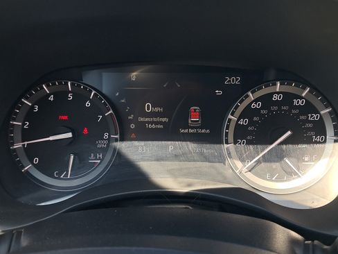 Used 2021 Toyota Highlander XLE AWD/4WD image 19