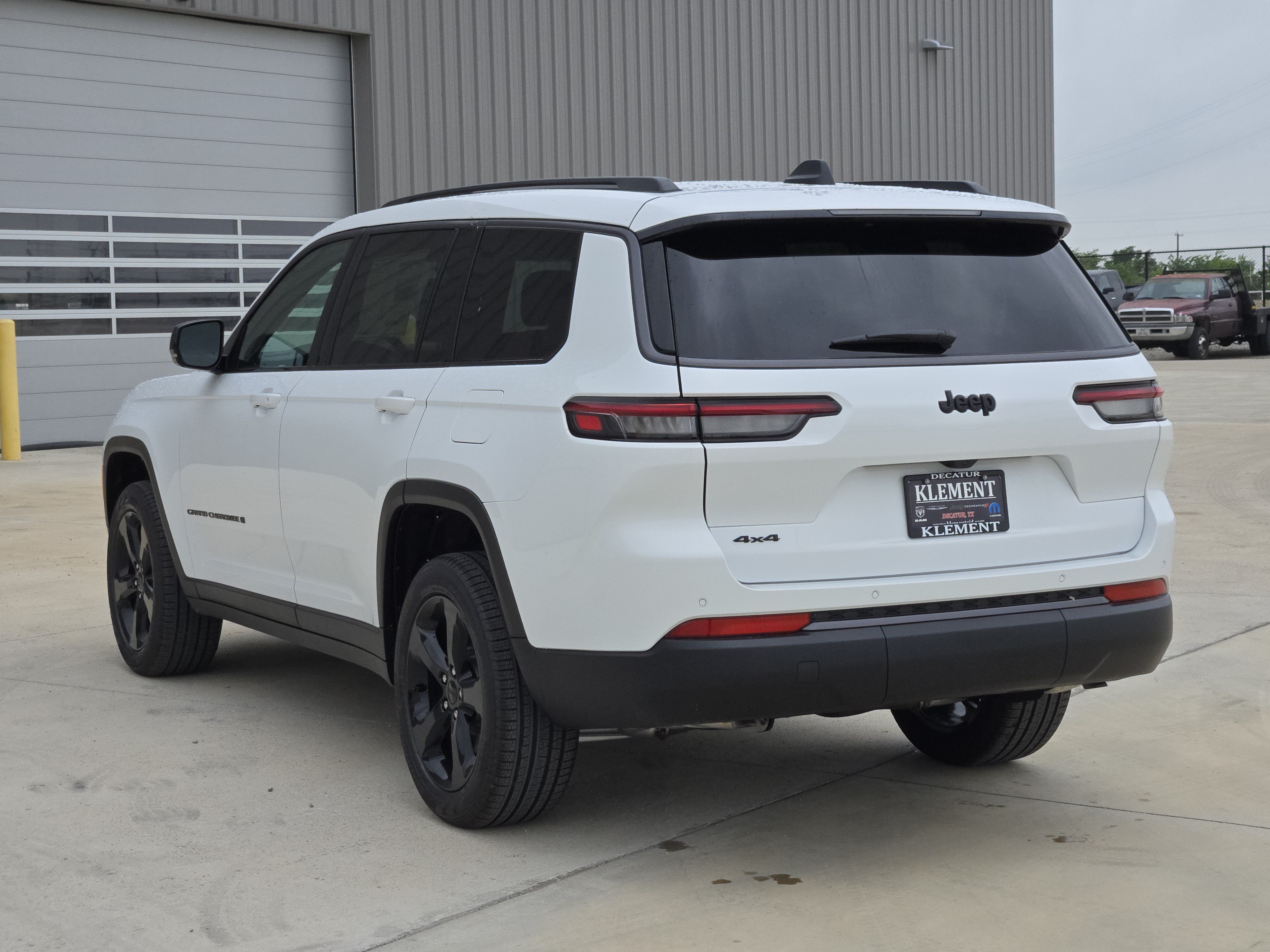 New 2026 Jeep Grand Cherokee L Limited w/ Limited Altitude Package AWD/4WD image 4