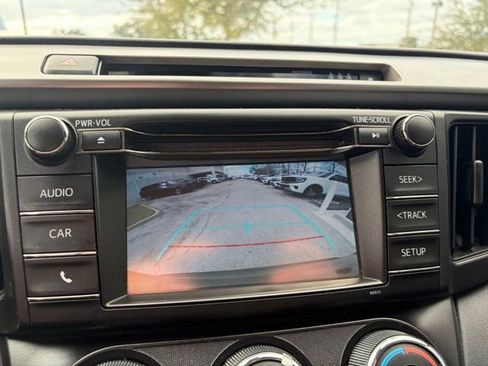 Used 2018 Toyota RAV4 LE image 15