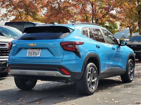 Used 2025 Chevrolet Trax LT w/ Driver Confidence Package image 6