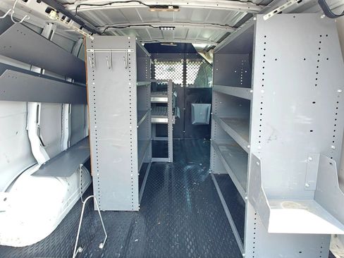 Used 2017 Chevrolet Express 2500 RWD image 8