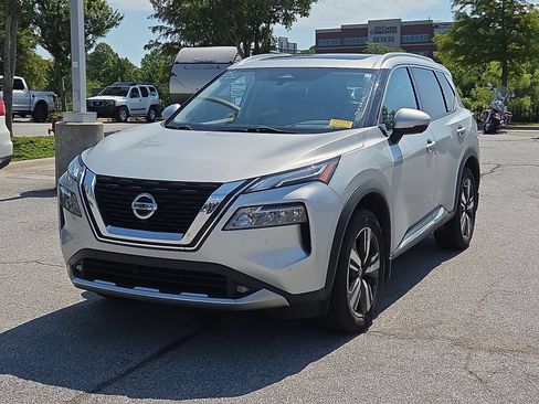 Used 2021 Nissan Rogue Platinum FWD image 2