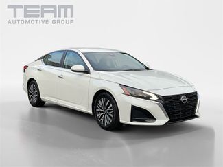 Used 2023 Nissan Altima 2.5 SV video 1