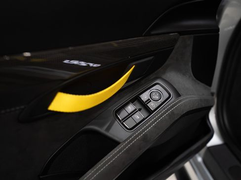 Used 2018 Porsche 911 GT2 RS image 6