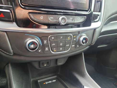 Used 2023 Chevrolet Traverse LT image 26