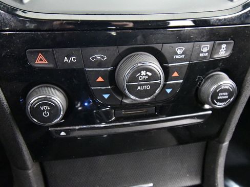 Used 2014 Chrysler 300 S image 25