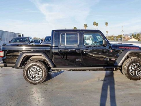 New 2026 Jeep Gladiator Rubicon w/ Steel Bumper Group image 13