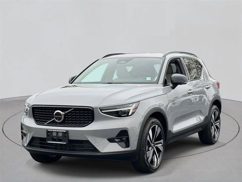 New 2026 Volvo XC90 T8 Plus w/ Protection Package image 2