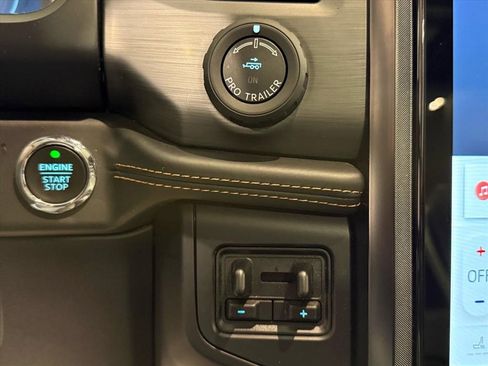 Certified 2022 Ford Expedition Platinum image 24