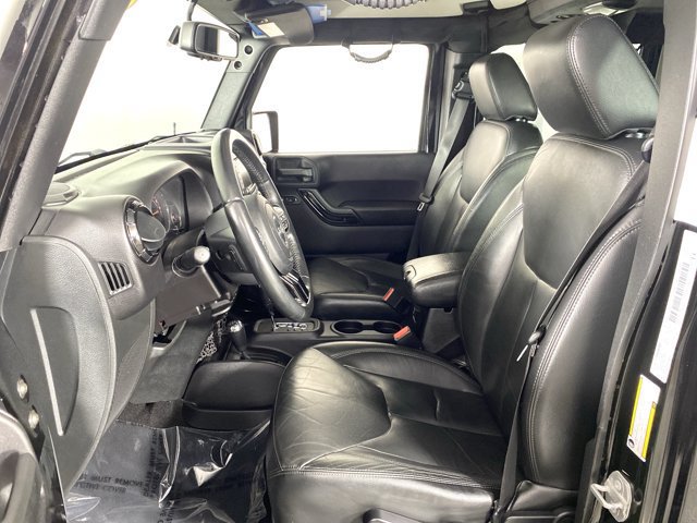 Used 2015 Jeep Wrangler Unlimited Sahara w/ Dual Top Group AWD/4WD image 14