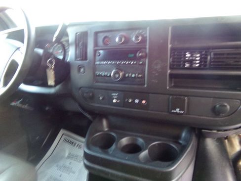 Used 2015 Chevrolet Express 2500 RWD image 7
