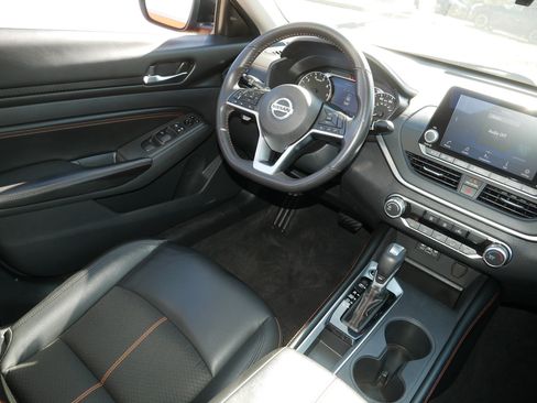Certified 2022 Nissan Altima 2.5 SR FWD image 9