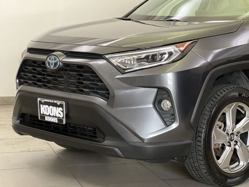 Used 2021 Toyota RAV4 XLE Premium AWD/4WD image 28