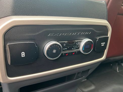 Used 2024 Ford Expedition Limited AWD/4WD image 18