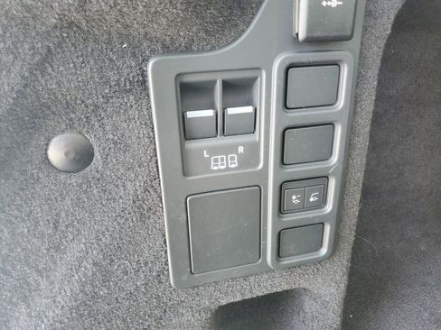Used 2025 Land Rover Discovery Dynamic SE AWD/4WD image 36
