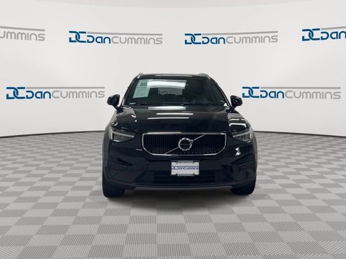 Used 2023 Volvo XC40 B5 Core AWD/4WD image 3
