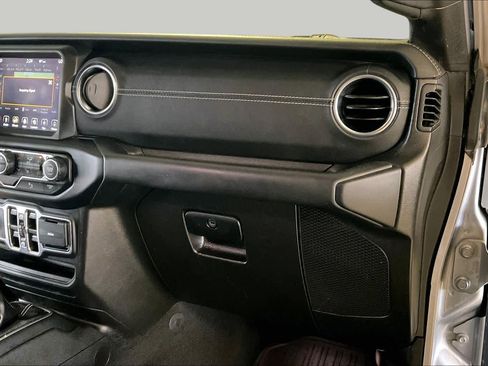 Used 2019 Jeep Wrangler Unlimited Sahara AWD/4WD image 17