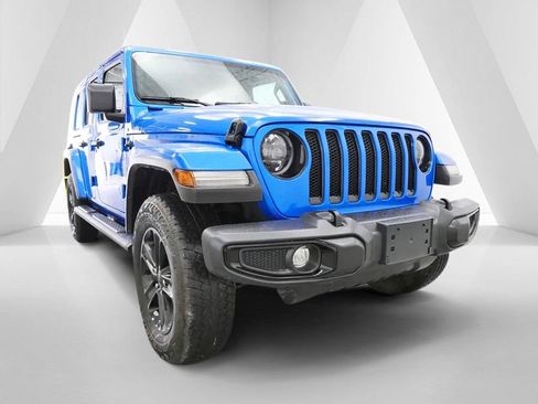 Used 2023 Jeep Wrangler Unlimited Sahara AWD/4WD image 38