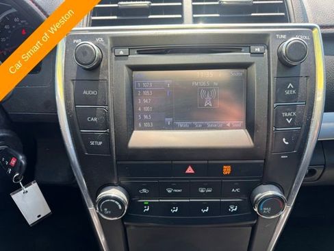 Used 2017 Toyota Camry SE w/ Moonroof Package FWD image 19