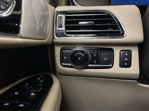Used 2020 Lincoln Navigator L Reserve w/ Luxury Package AWD/4WD image 24