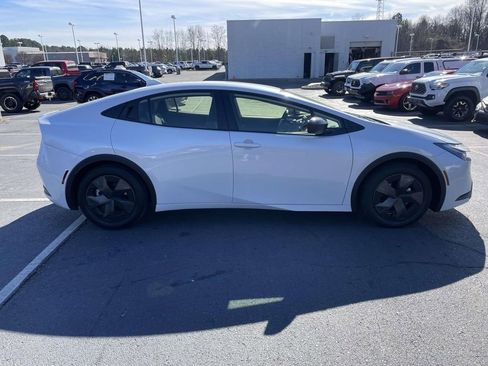 Used 2025 Toyota Prius LE image 12