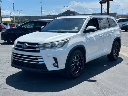 Used 2017 Toyota Highlander Limited w/ Carpet Mat Package AWD/4WD image 9