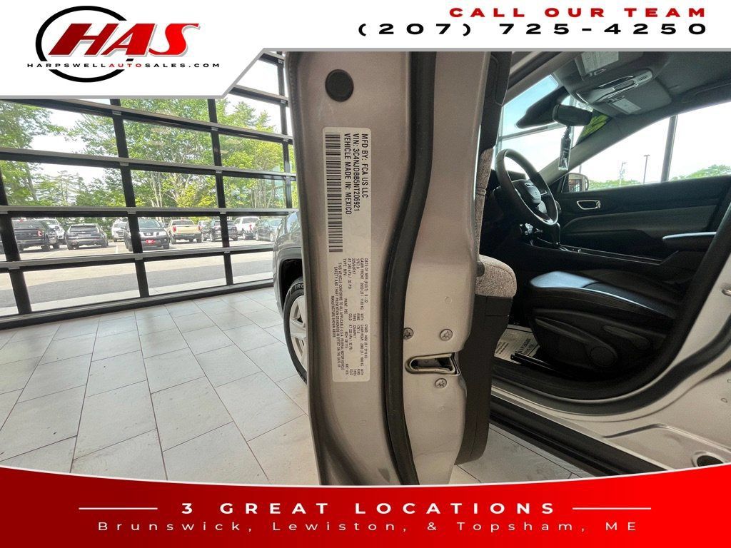 Used 2022 Jeep Compass Latitude AWD/4WD image 17