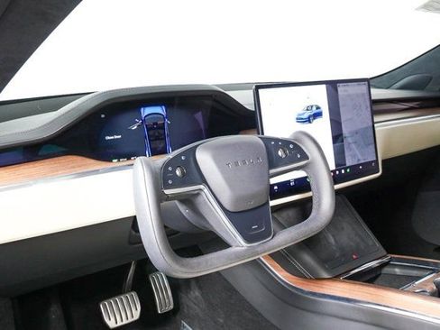 Used 2022 Tesla Model S image 4