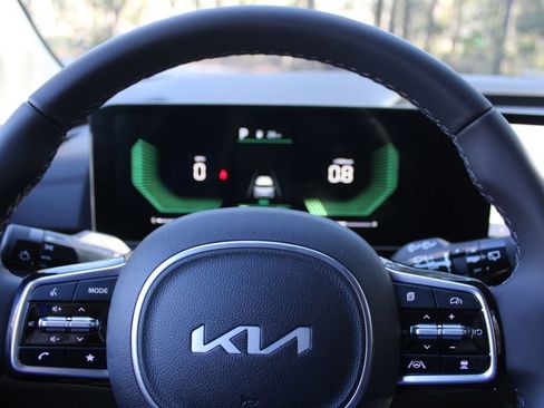 New 2026 Kia Carnival FWD image 33