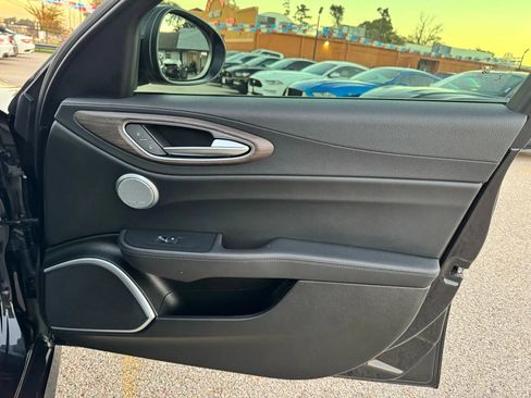 Used 2018 Alfa Romeo Giulia Ti image 18