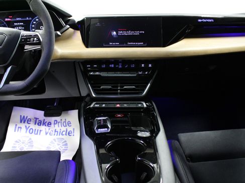 Used 2023 Audi e-tron GT Premium Plus image 17