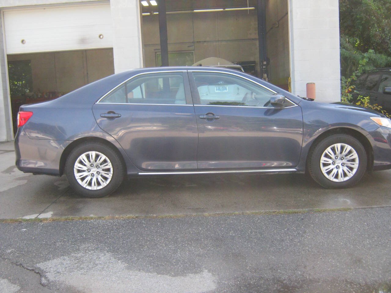 Used 2014 Toyota Camry LE FWD image 4