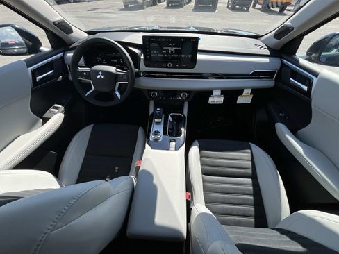 New 2026 Mitsubishi Outlander SE FWD image 16
