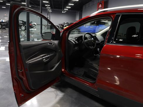 Used 2018 Ford Escape Titanium AWD/4WD image 9
