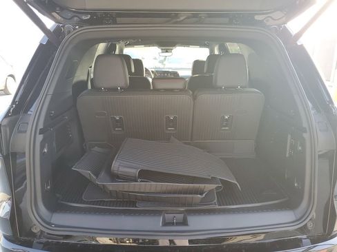 New 2026 Chevrolet Traverse RS w/ LPO, Floor Liner Package image 9
