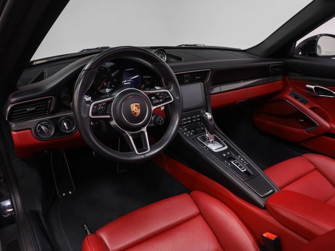 Certified 2017 Porsche 911 Carrera RWD image 4