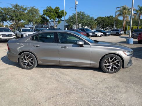 Used 2019 Volvo S60 T6 Momentum w/ Multimedia Package AWD/4WD image 3