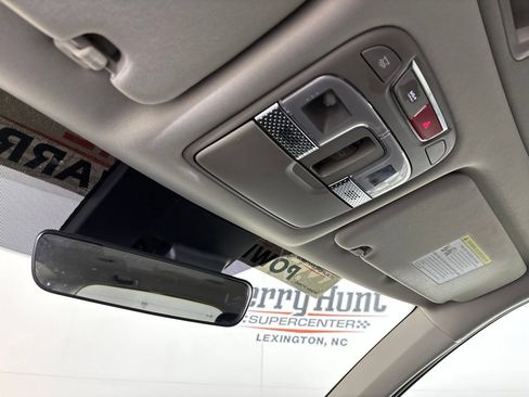 Used 2025 Kia Telluride S FWD image 25