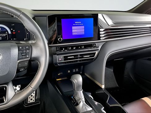 Used 2026 Toyota Camry SE w/ Convenience Package FWD image 9