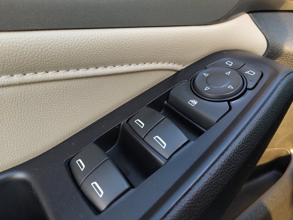 Used 2022 Chevrolet Traverse LS FWD image 27