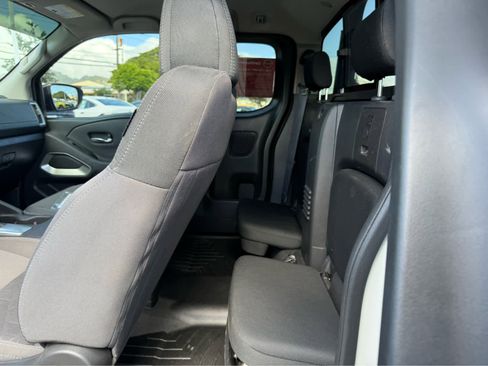 Used 2025 Nissan Frontier SV w/ SV Convenience Package RWD image 9