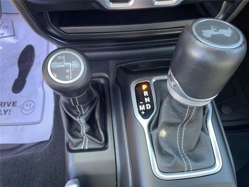 Used 2022 Jeep Wrangler Unlimited Sahara AWD/4WD image 19