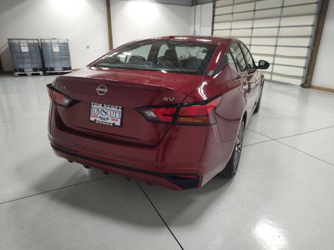 Used 2024 Nissan Altima 2.5 SV FWD image 13