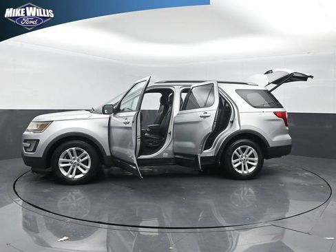 Used 2017 Ford Explorer XLT w/ Equipment Group 202A FWD image 28